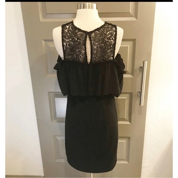 Trina Turk Sz 4 Black Cold Shoulder Crochet Lace Shift Sheath Dress - Picture 10 of 11